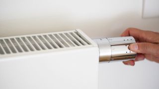 Pullover statt Heizung: 19 Grad im Büro