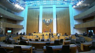 Erster Rundgang im neuen Parlament