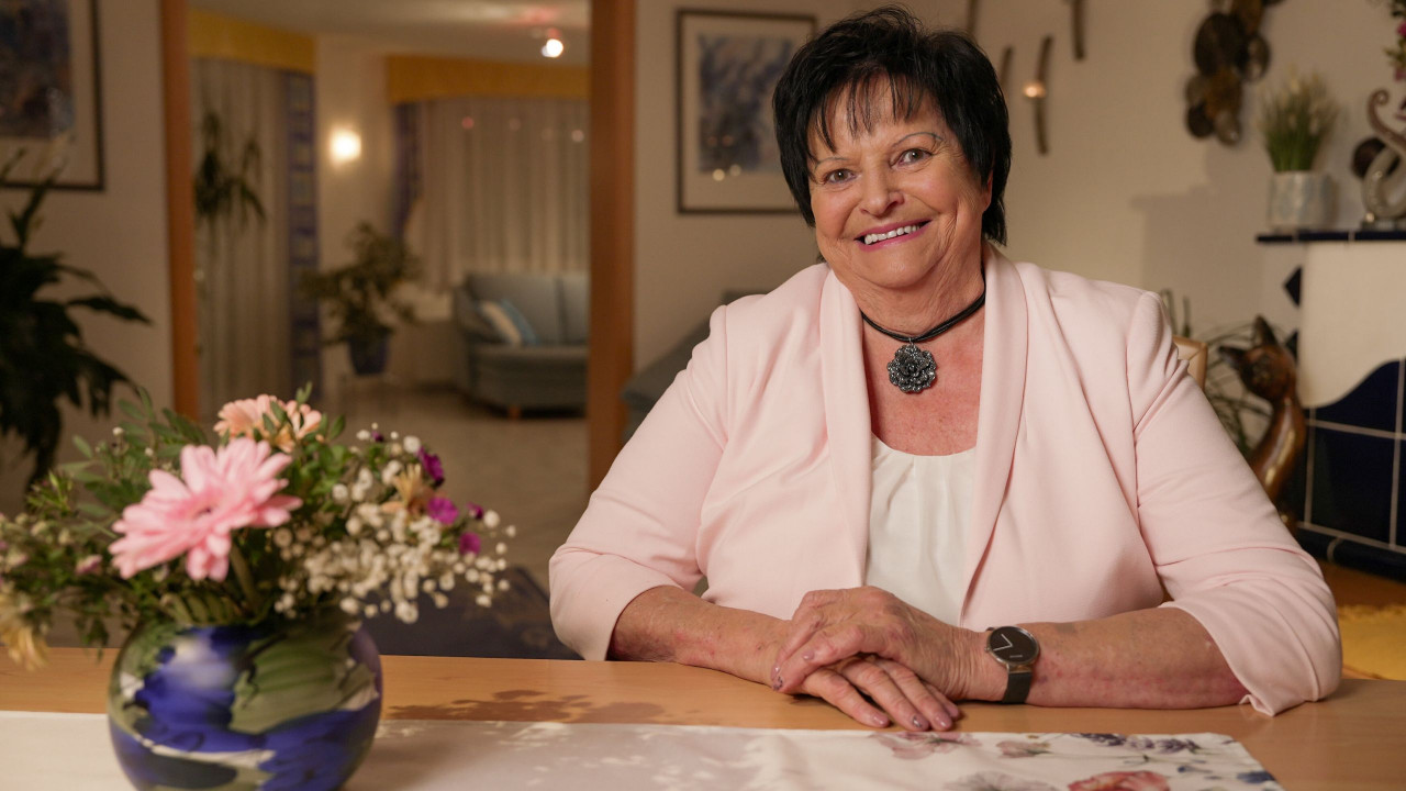 Waltraud, 81, Verkäuferin aus der Steiermark Liebesg'schichten und